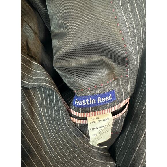 Austin Reed Gray Pinstripe Blazer - Size 40L - Picture 4 of 5
